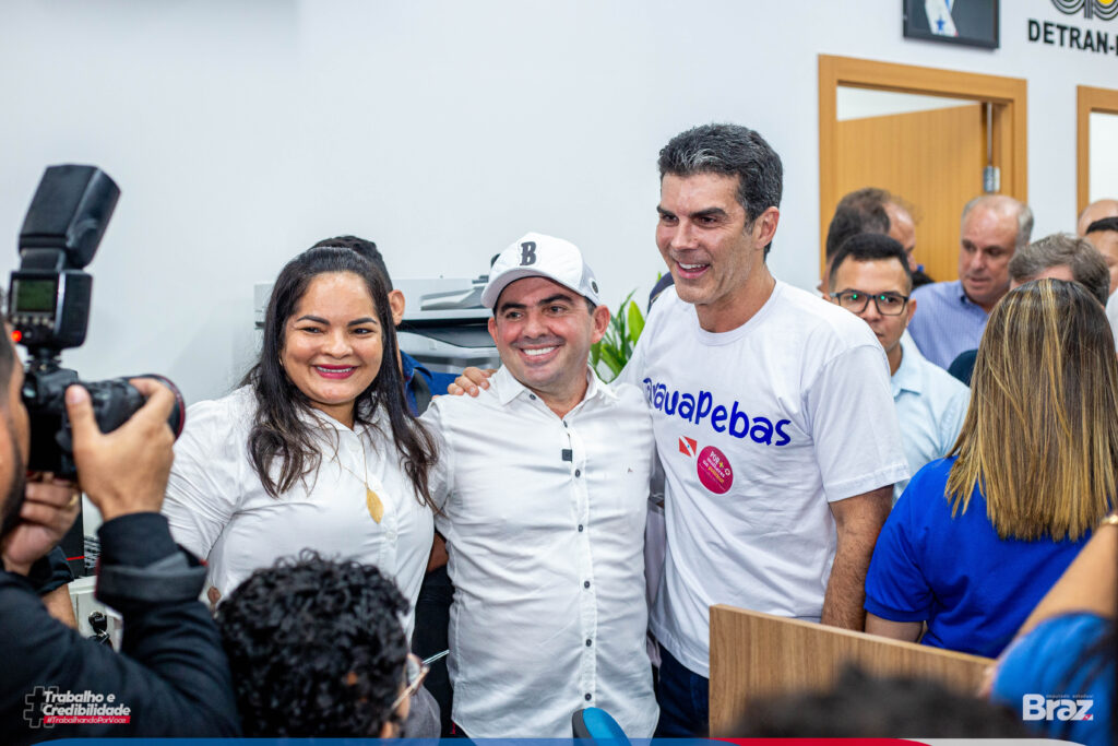 Maquivalda, Braz e Helder posam para foto durante inauguração da nova sede do Ciretran (Imagem: Felipe Borges)
